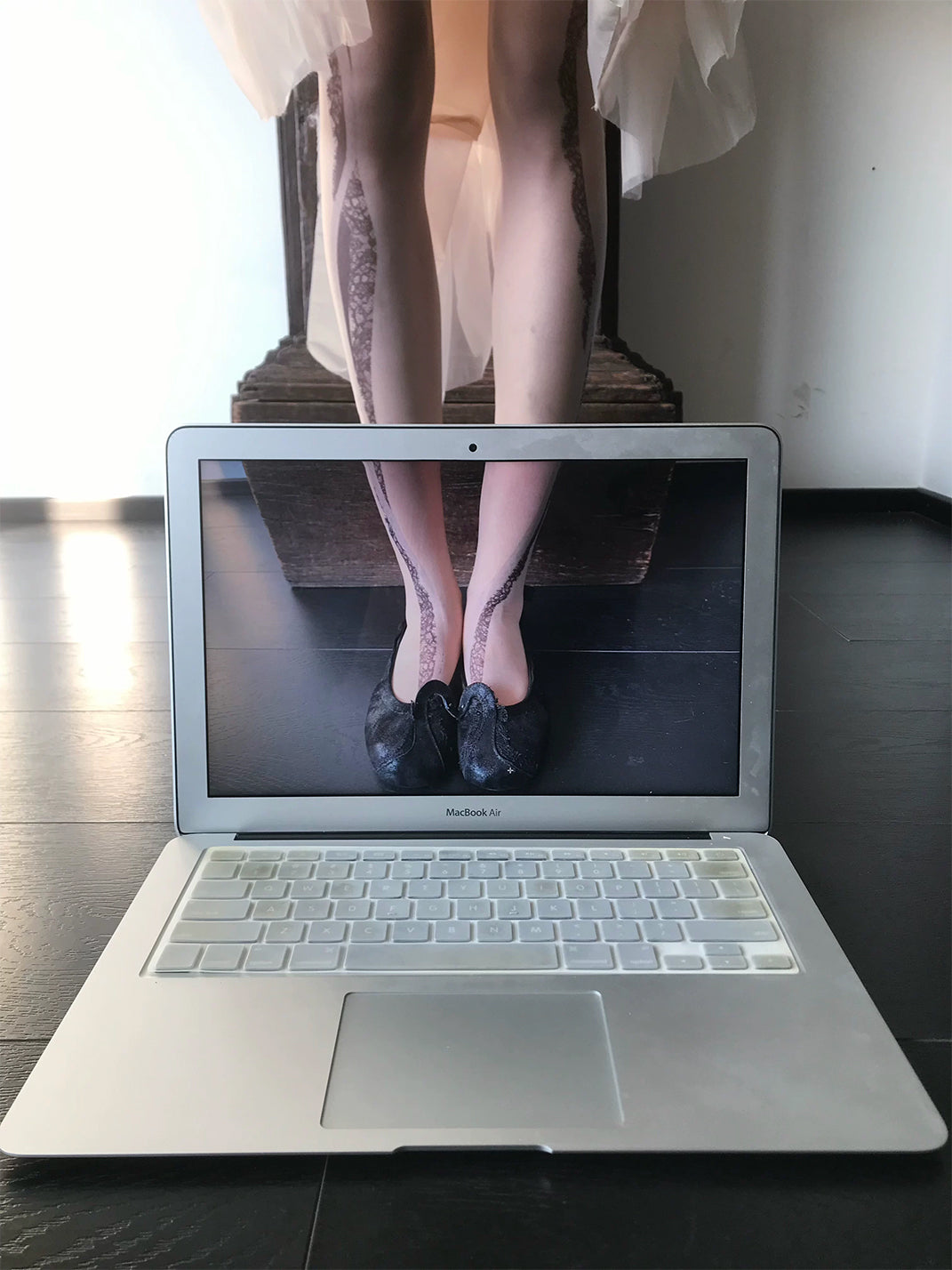 Swan-Lace Textured Lambskin Bow Ballet Flats - view 3
