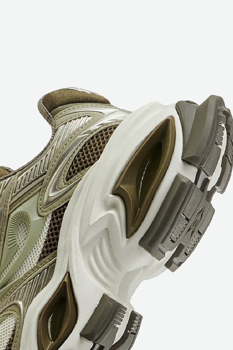 Dual-Eye Platform Running Sneakers