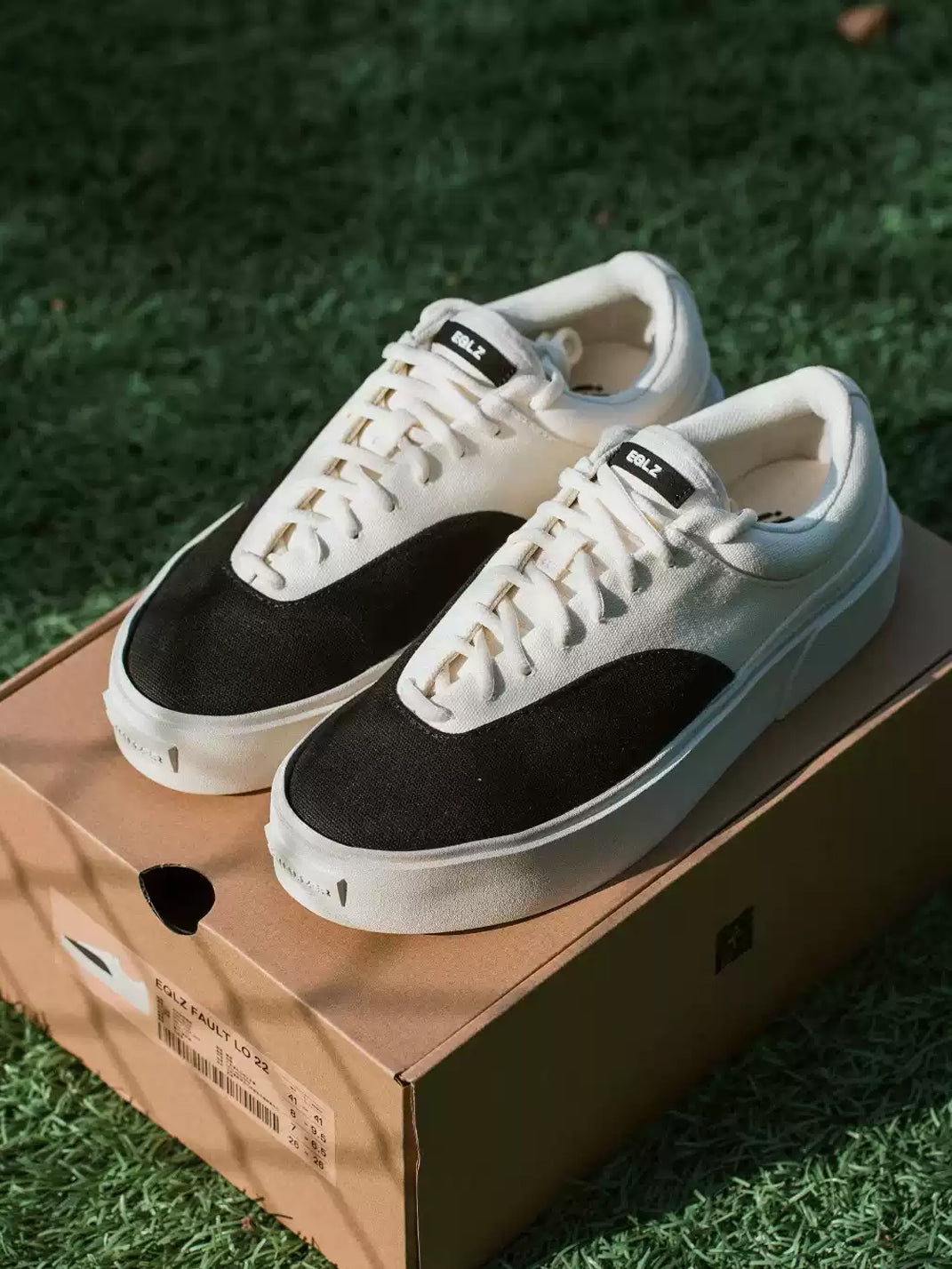 Two-Tone Platform Canvas Skate Shoes - View 4
