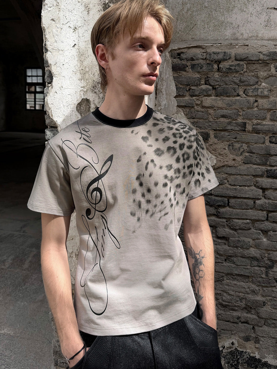 Leopard Note Glitter Cotton T-Shirt - View 2