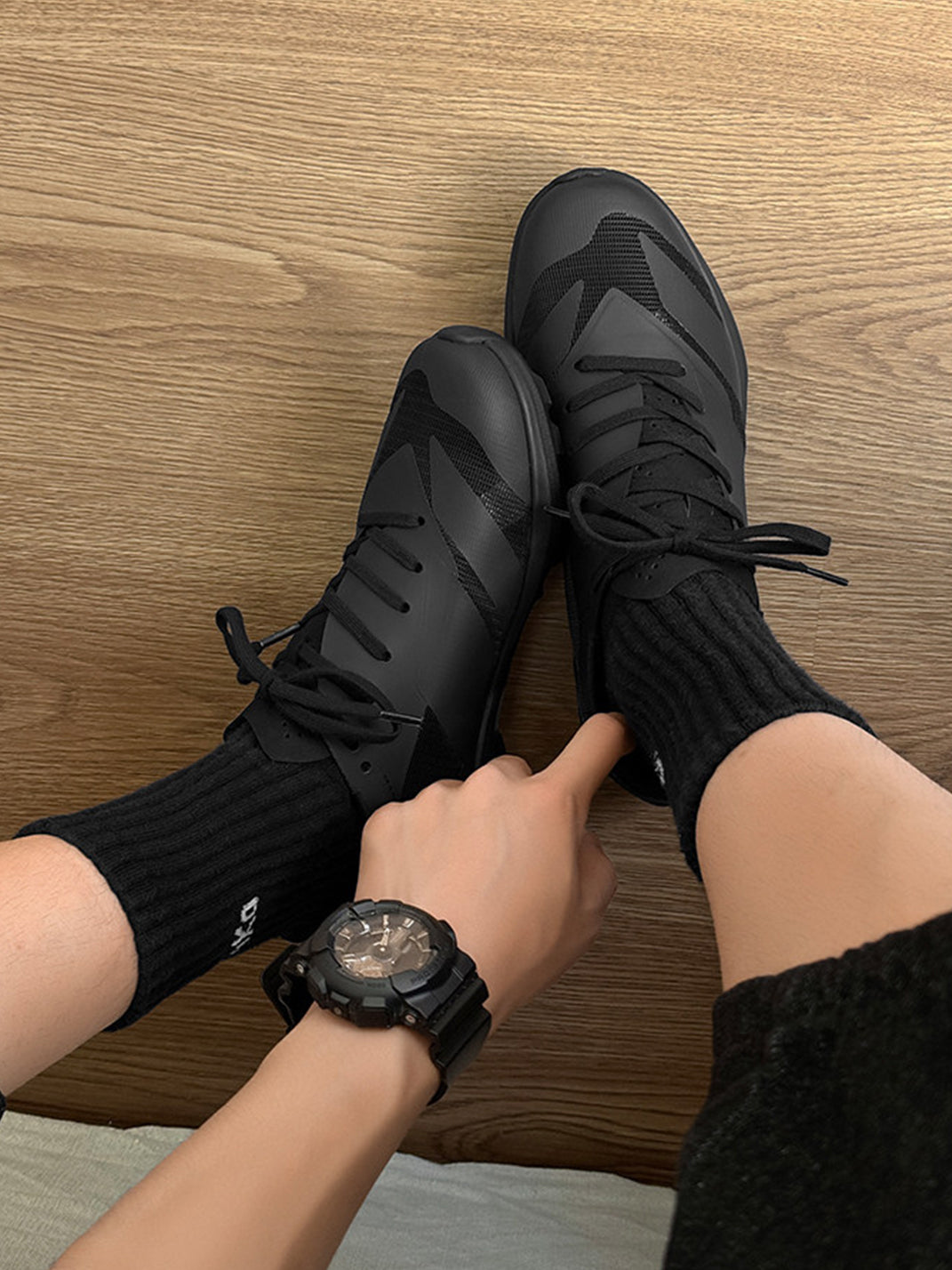 Arch-Support Elastic Low-Profile Sneakers - View 2