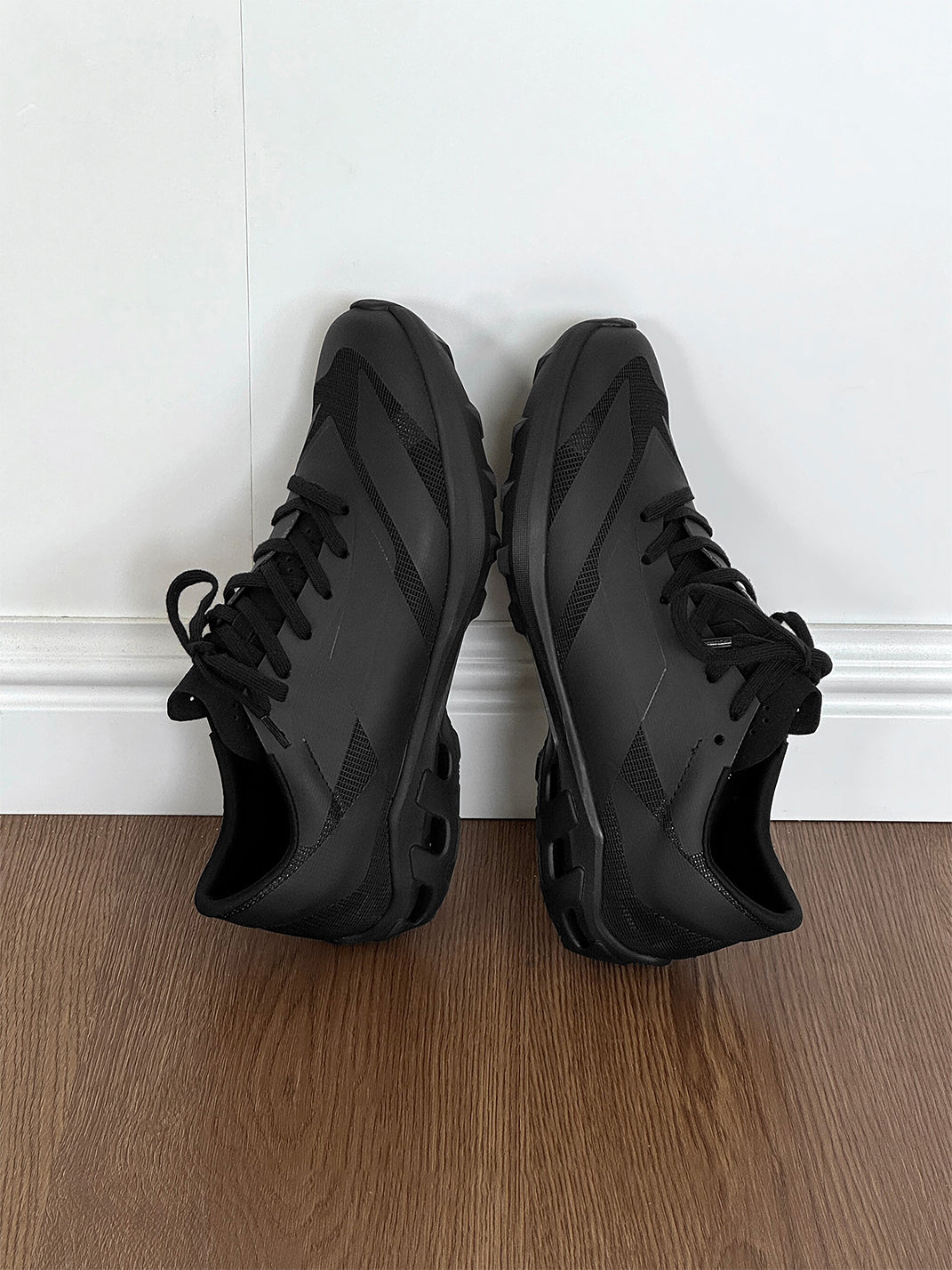 Arch-Support Elastic Low-Profile Sneakers - View 8