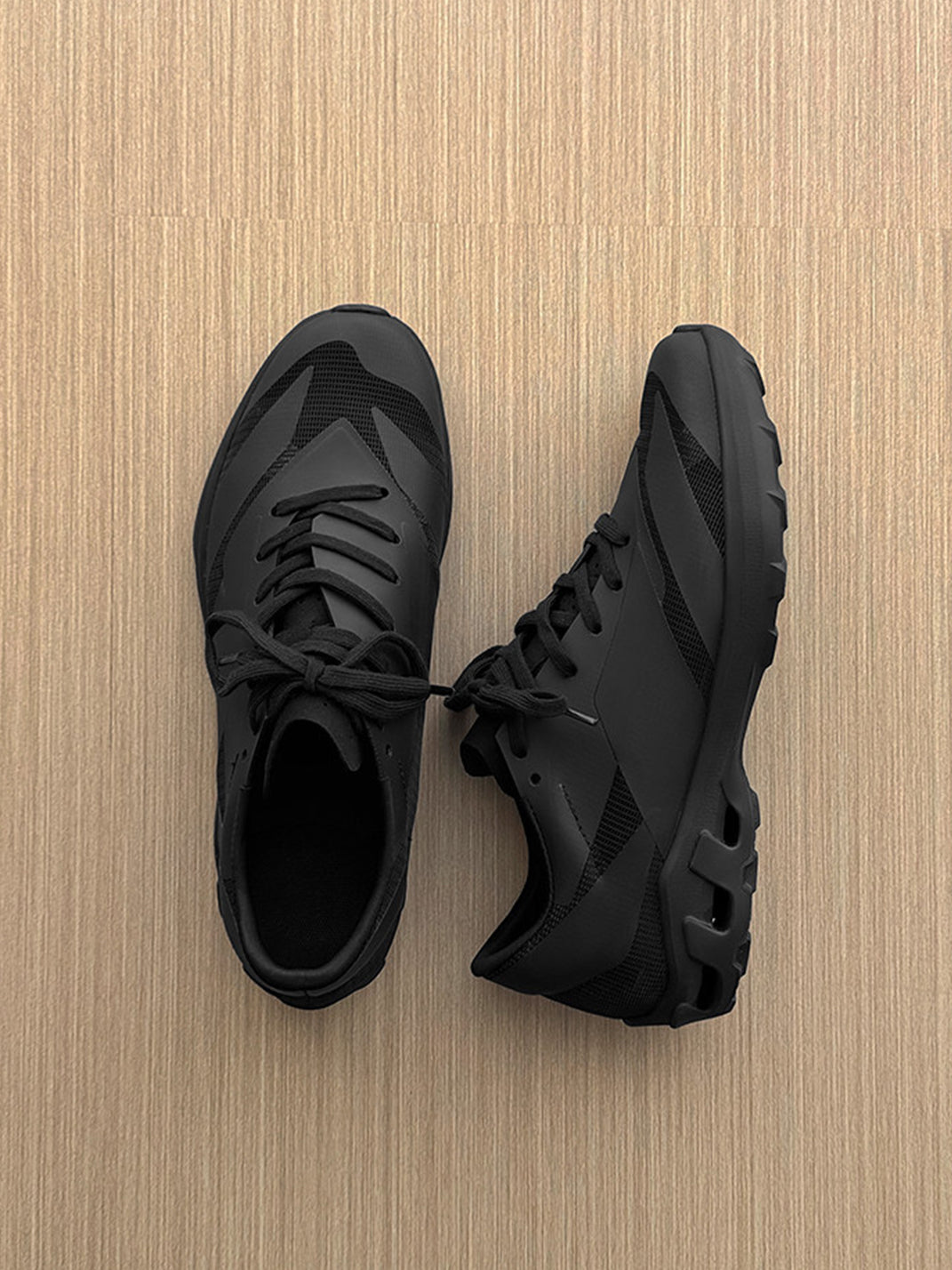 Arch-Support Elastic Low-Profile Sneakers - View 11