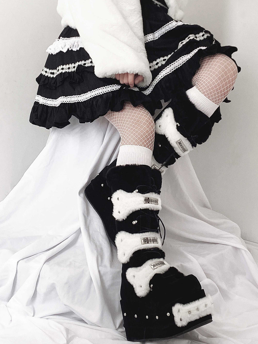 Black Bear-Applique Faux-Fur Platform Boots - View 7