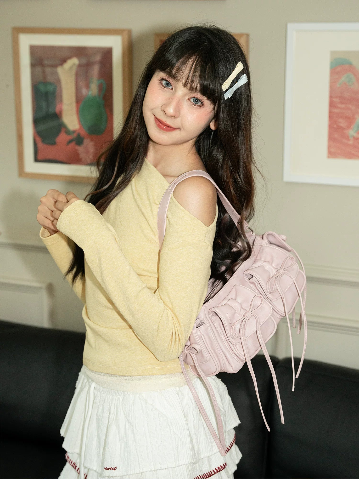 Multi-Pocket Bow Baguette Bag product view 1