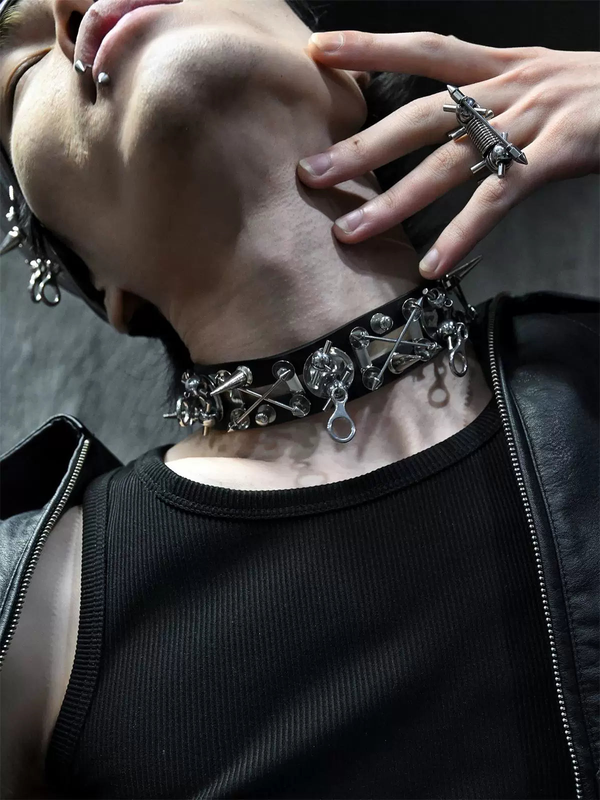 Hunting Spike Leather Choker product view 2