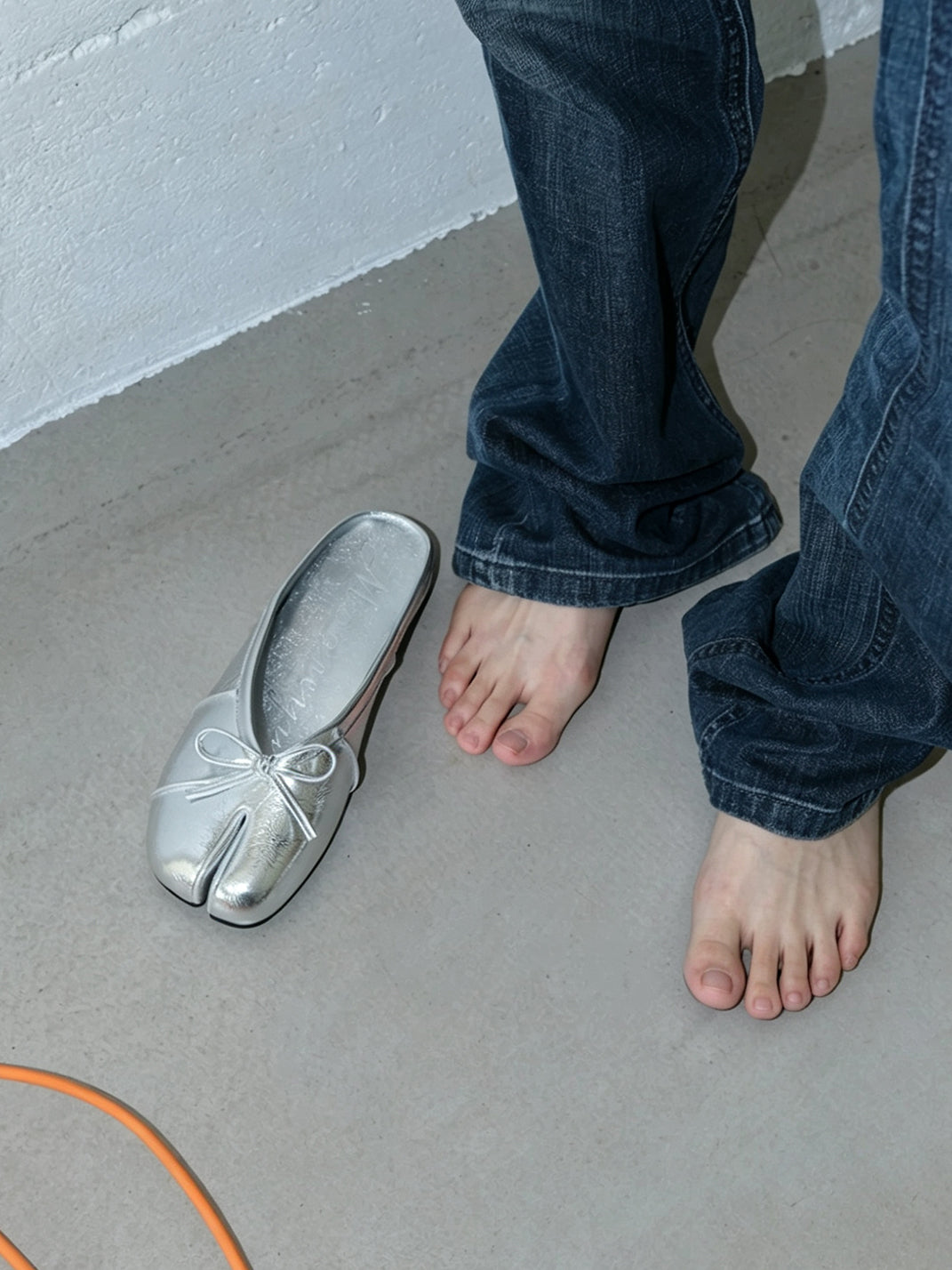 Bow-Strap Tabi-Toe Slip-On Mules - View 7