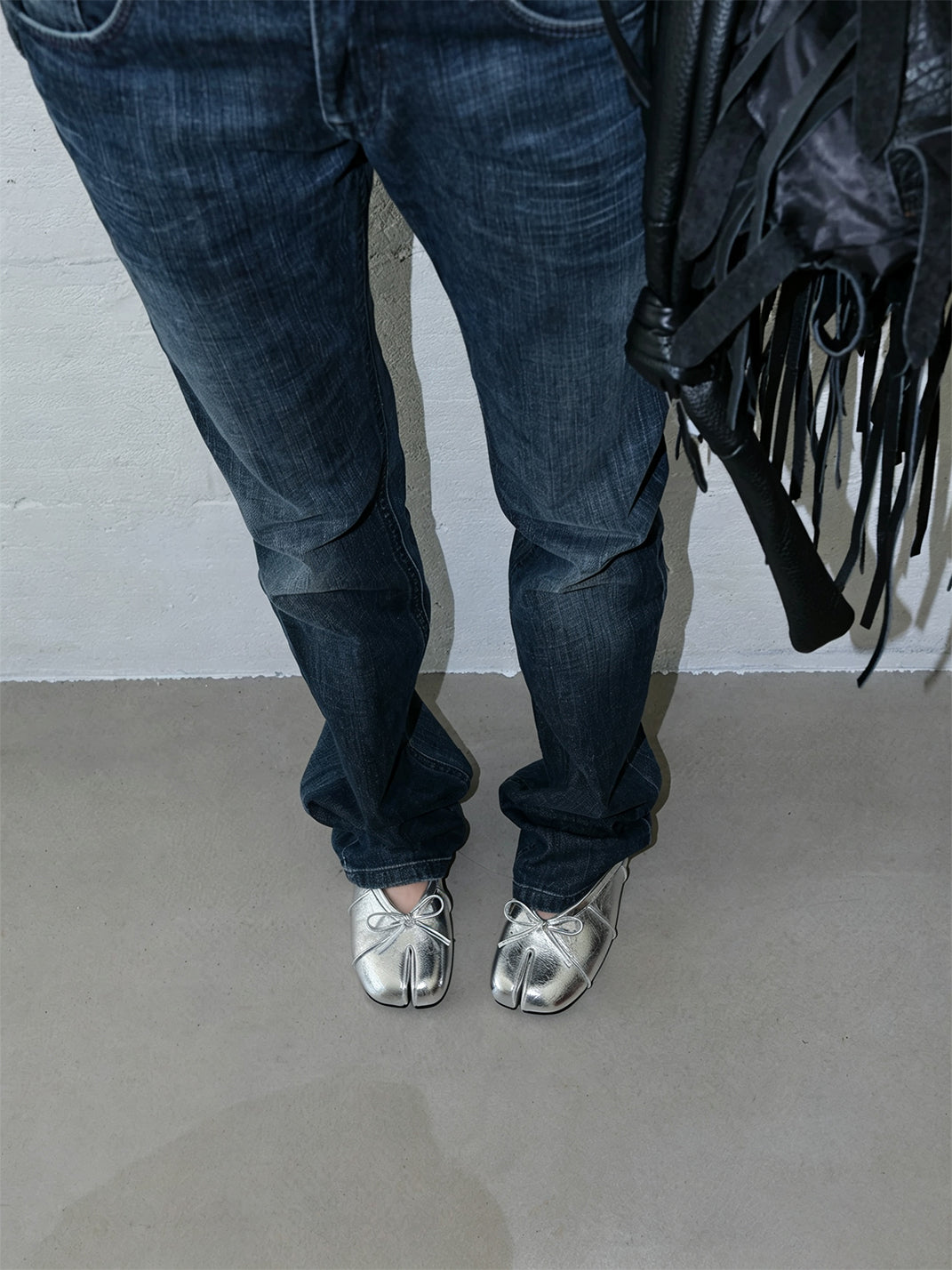 Bow-Strap Tabi-Toe Slip-On Mules - View 9