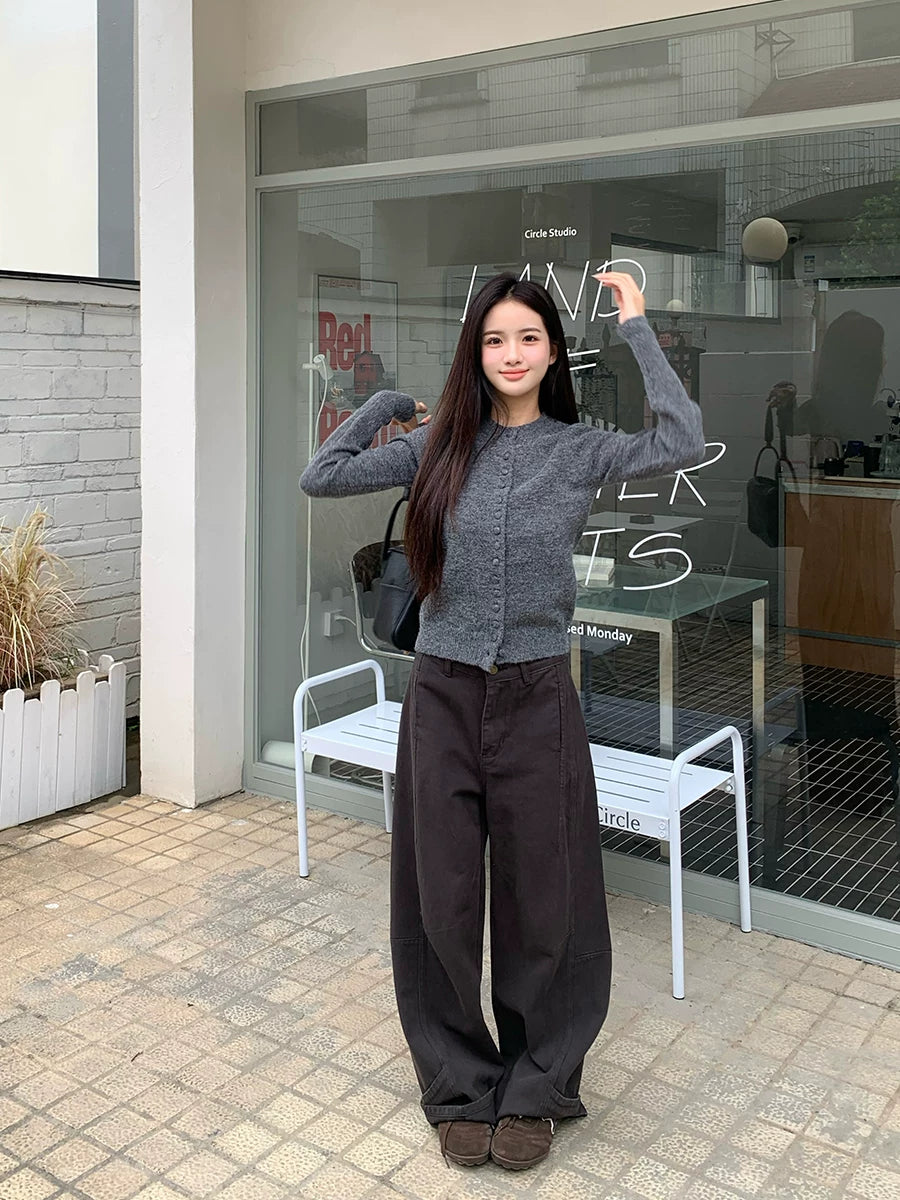 Coffee panel-seam wide-leg jeans street styling