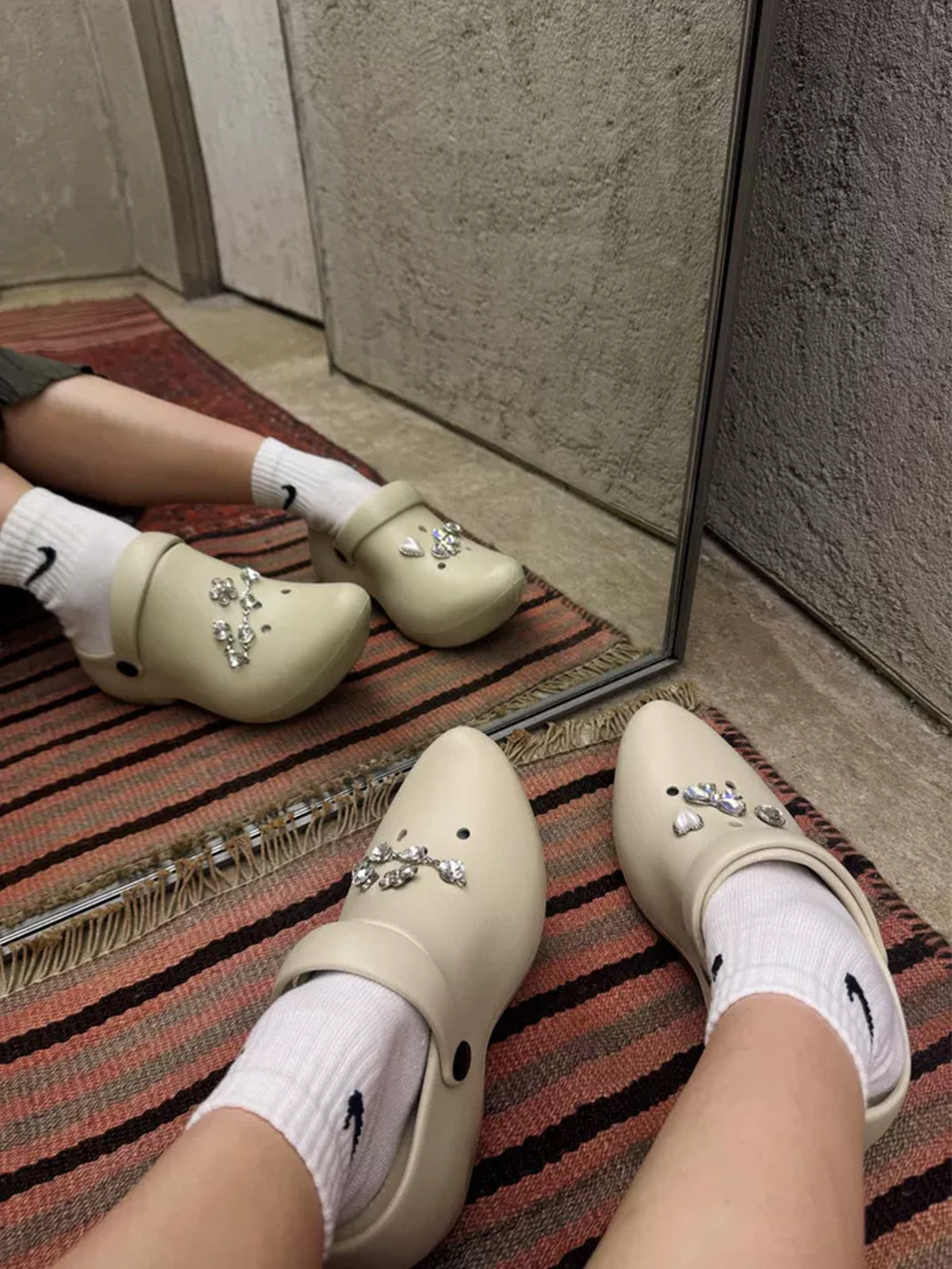 Rhinestone Charm Pointed Platform Clogs - 3