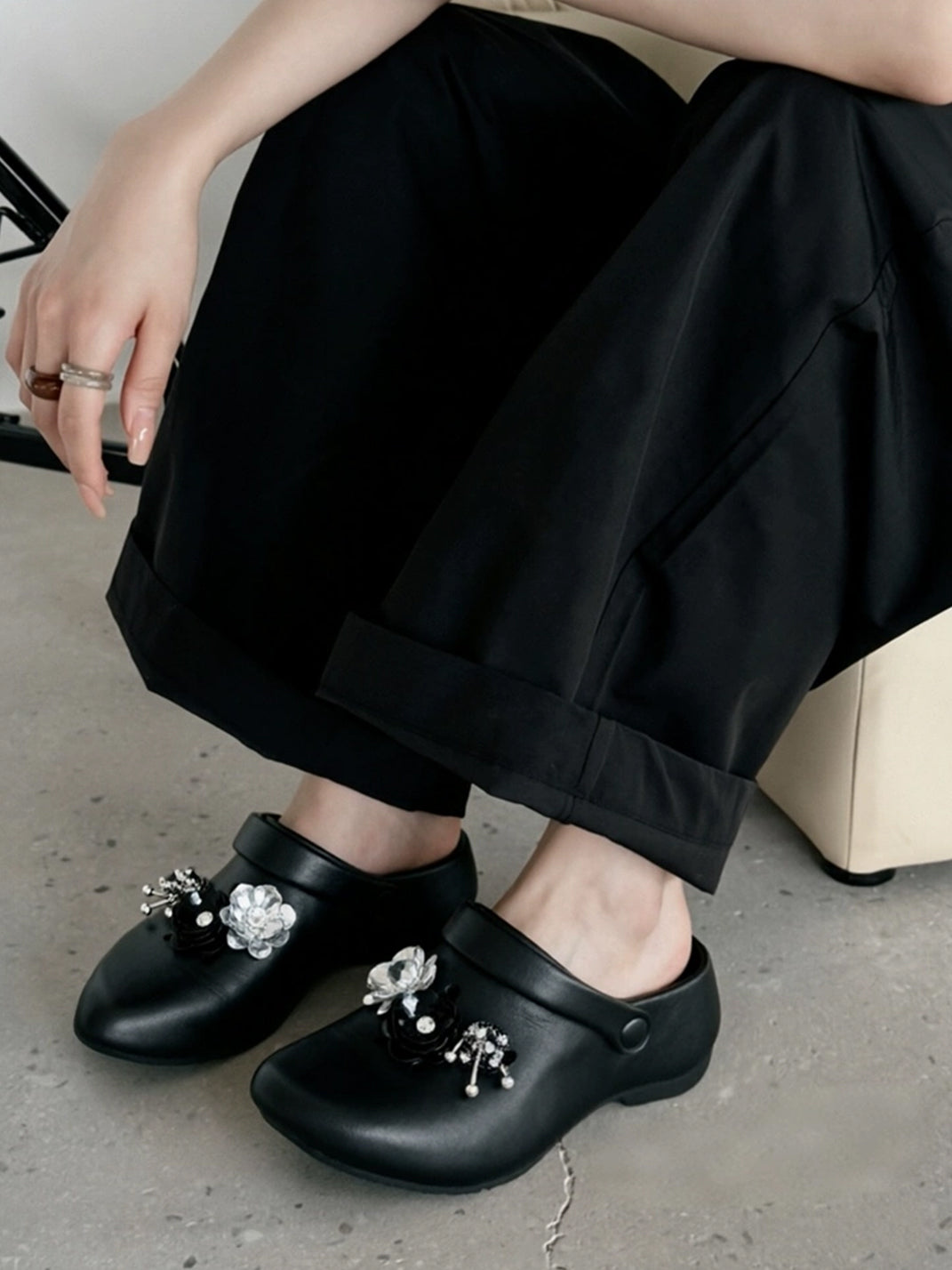 Rhinestone Charm Pointed Platform Clogs - 8