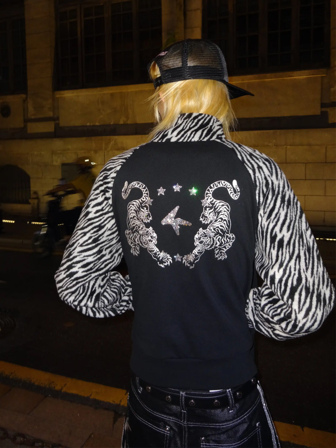 Zebra Sleeve Cropped Graphic Zip Jacket - product view 3