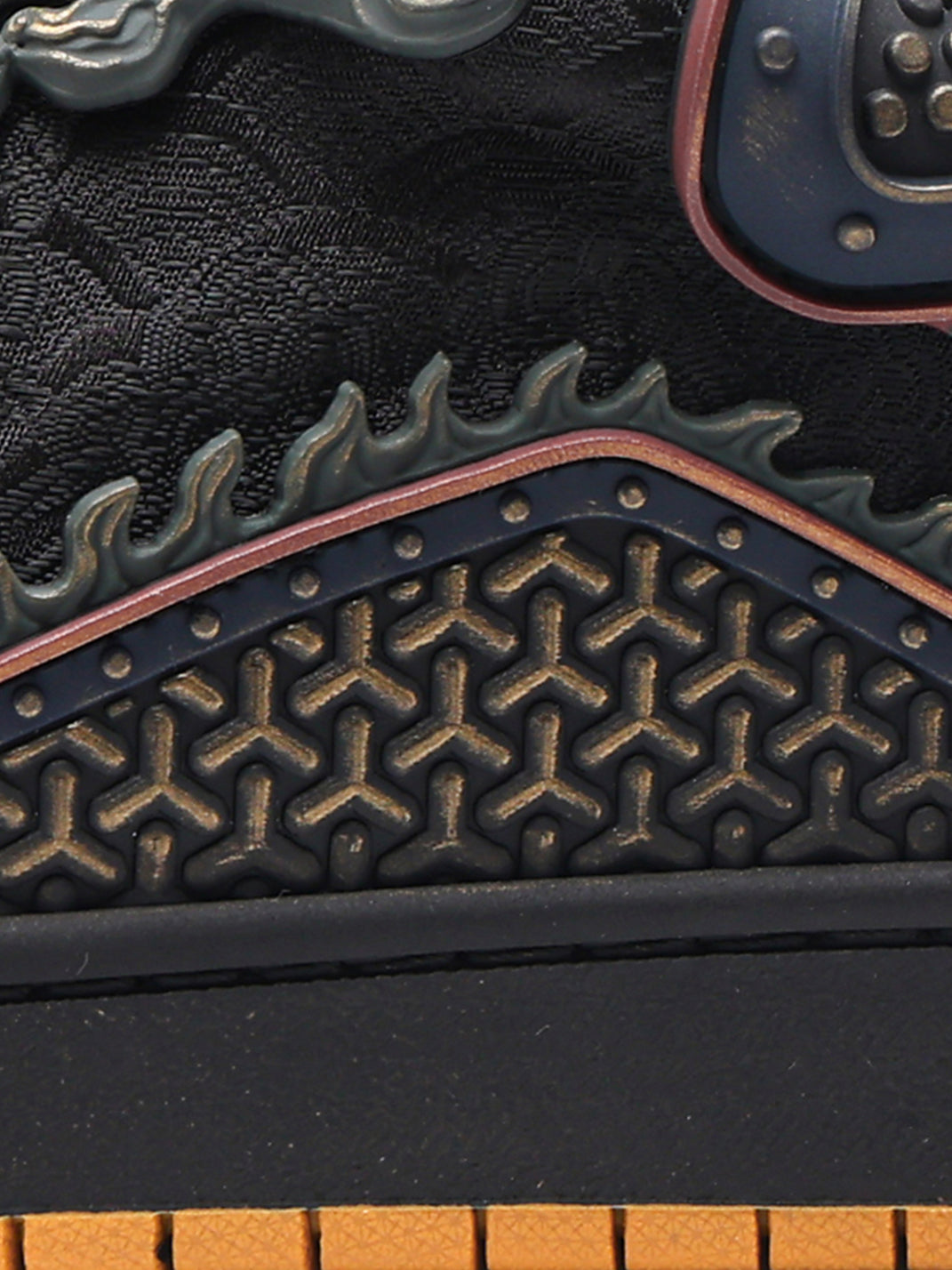 Black Dragon-Scale Gum-Sole Low-Top Sneakers - View 9