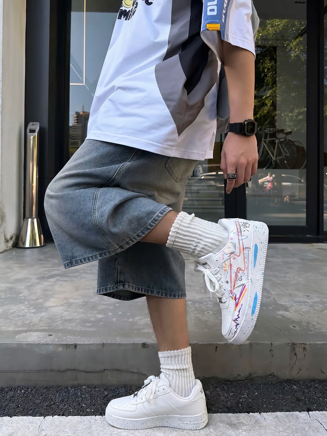 Graffiti Lightning Low-Top Court Sneakers - View 4