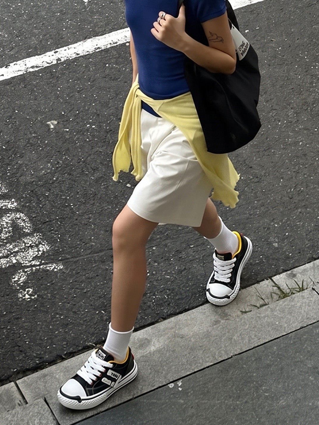 Contrast Graphic Chunky-Sole Low-Top Sneakers - View 3