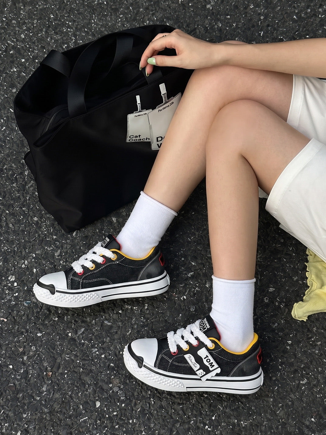 Contrast Graphic Chunky-Sole Low-Top Sneakers - View 4