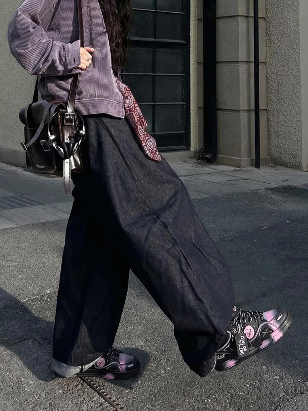 Heart-Graphic Contrast-Panel Low-Top Sneakers - View 3