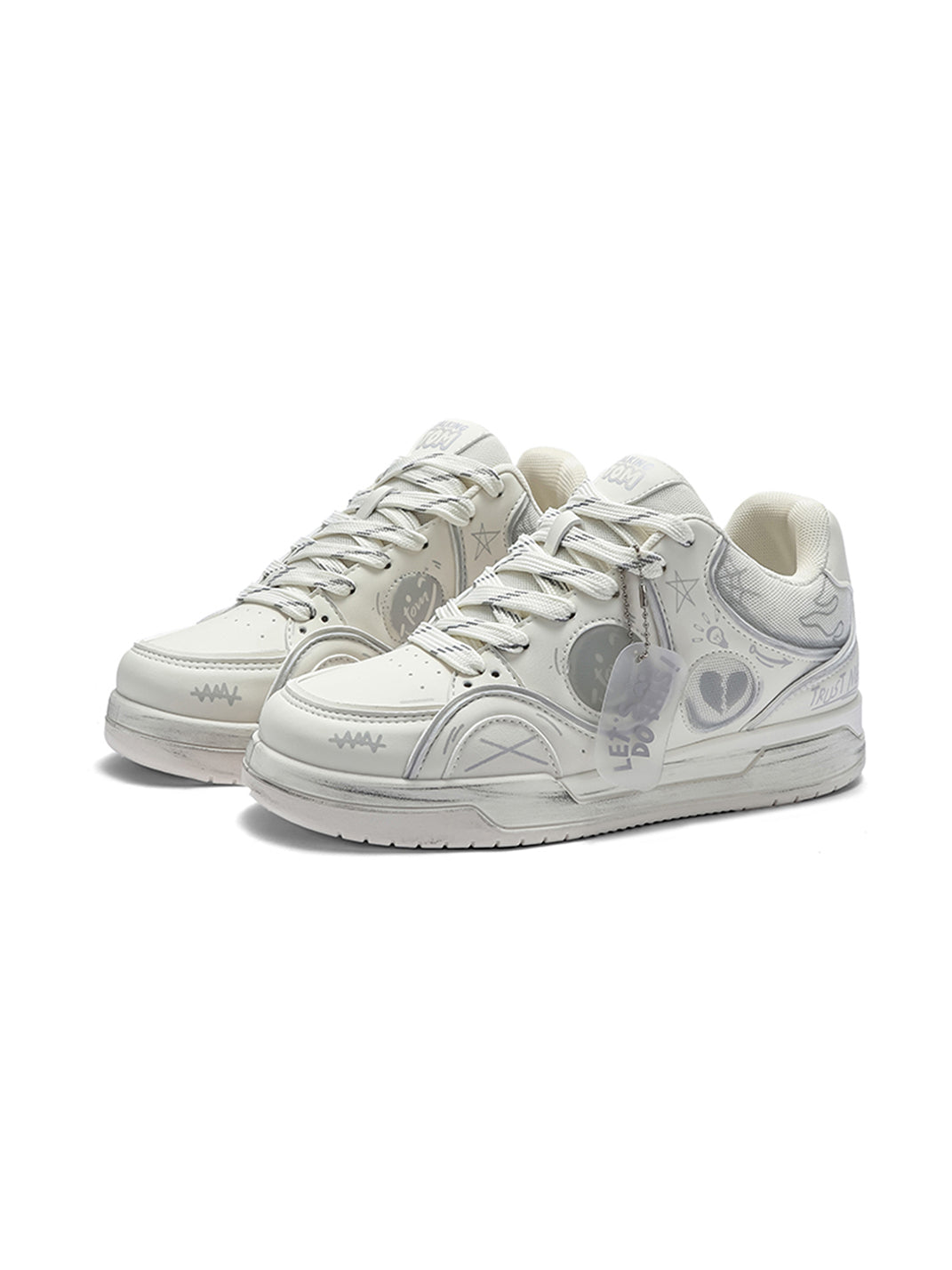 Heart-Graphic Contrast-Panel Low-Top Sneakers - View 9