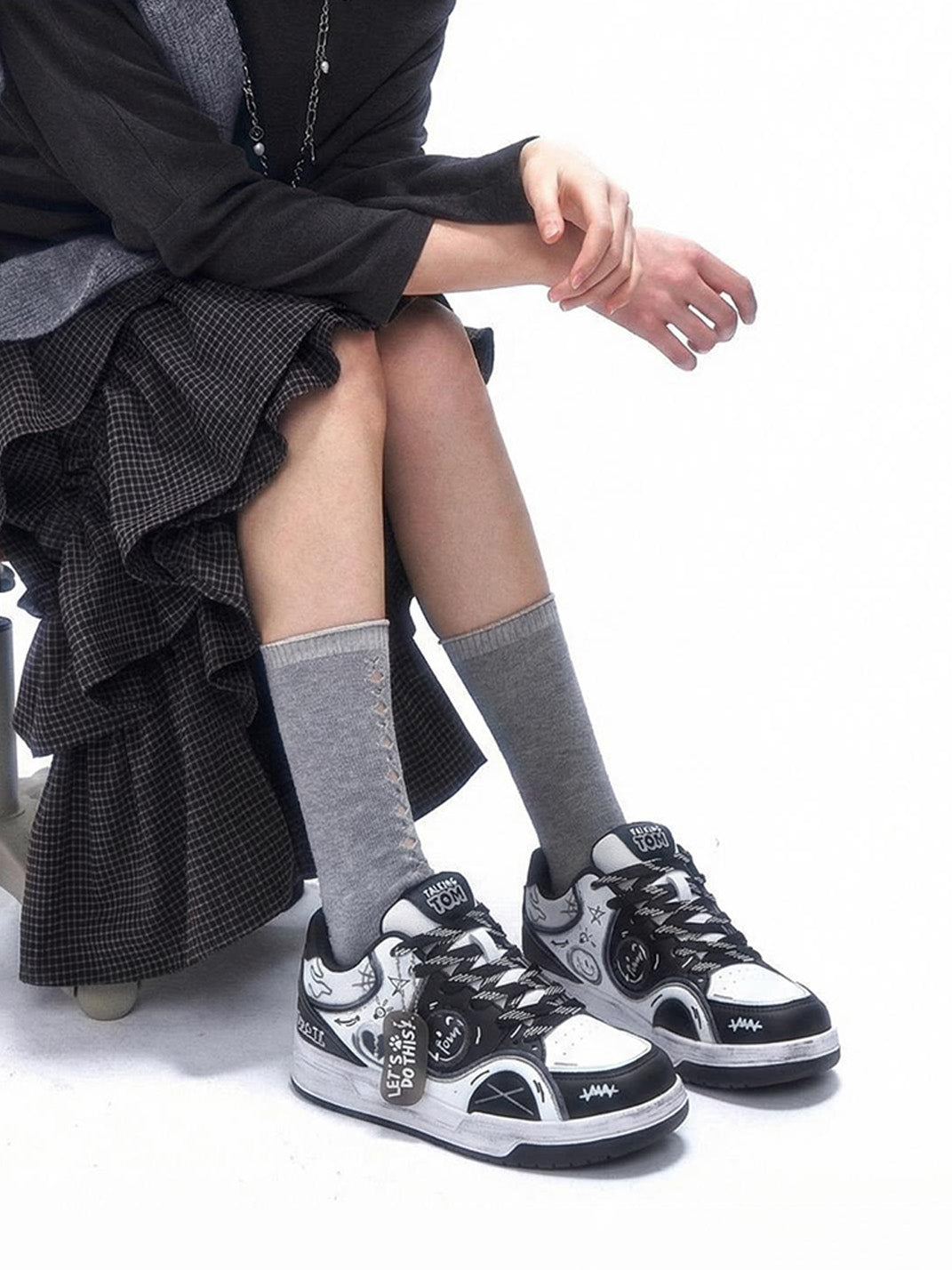 Heart-Graphic Contrast-Panel Low-Top Sneakers - View 13