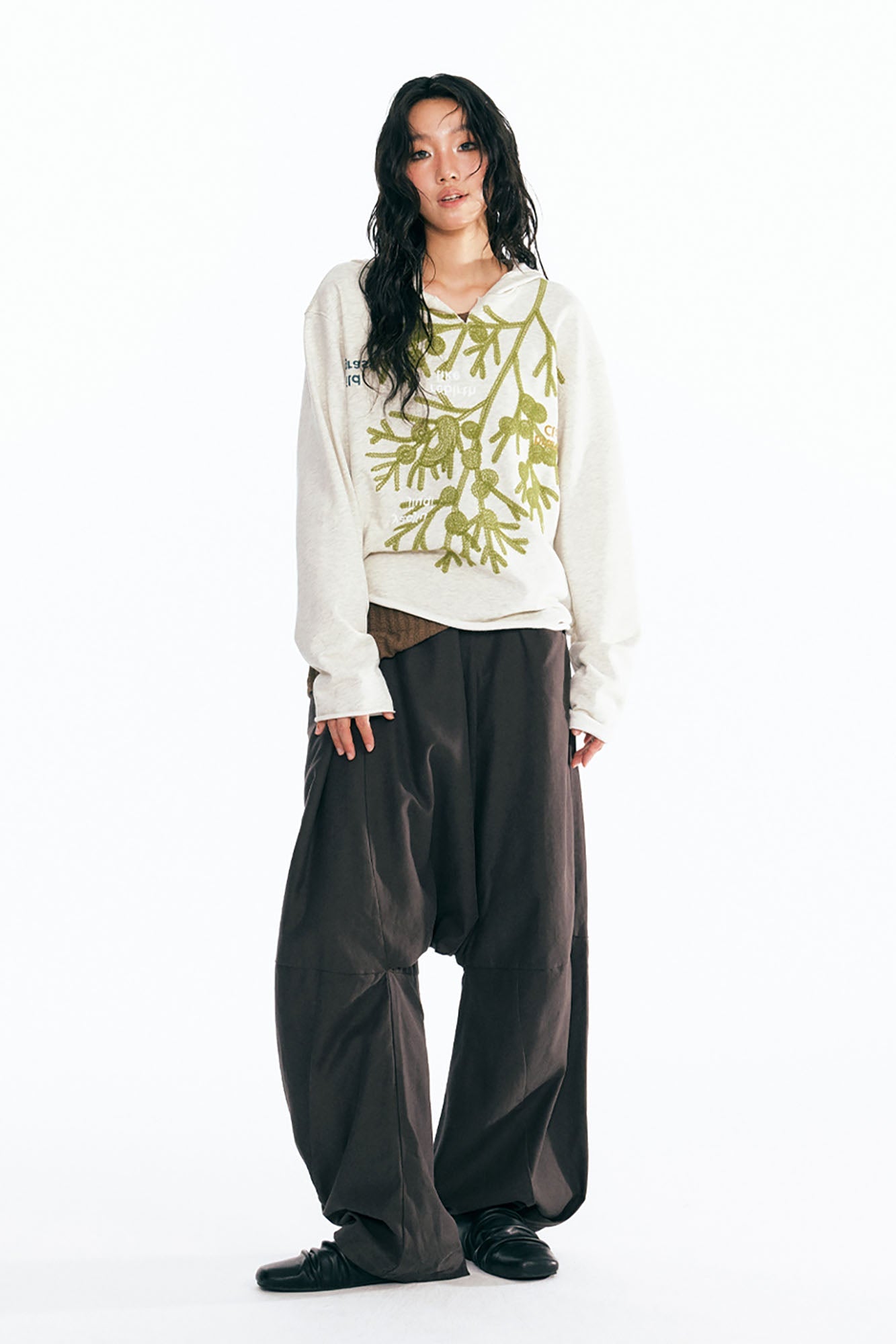Sesame Leaf Embroidered V Neck Hoodie