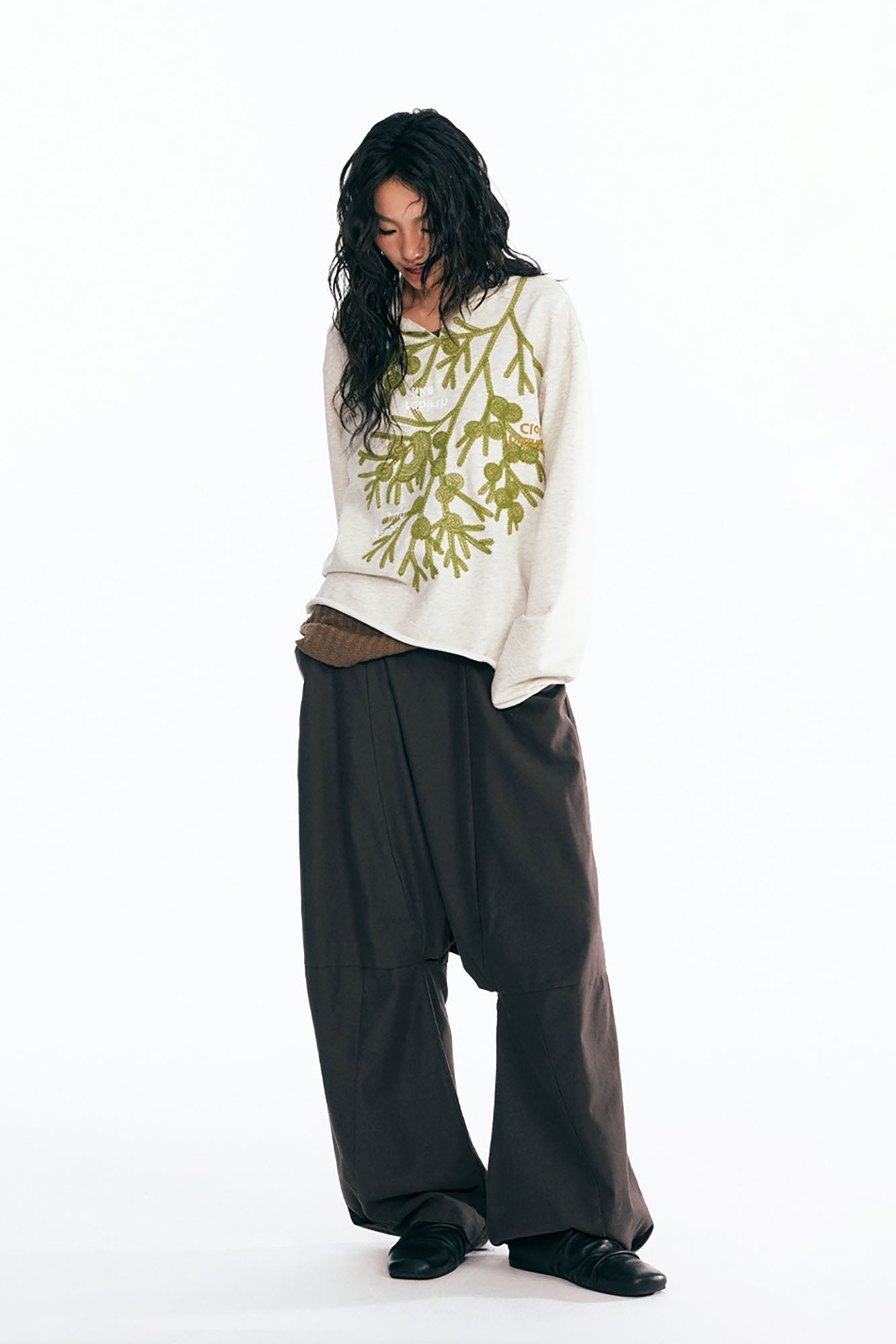 Sesame Leaf Embroidered V Neck Hoodie