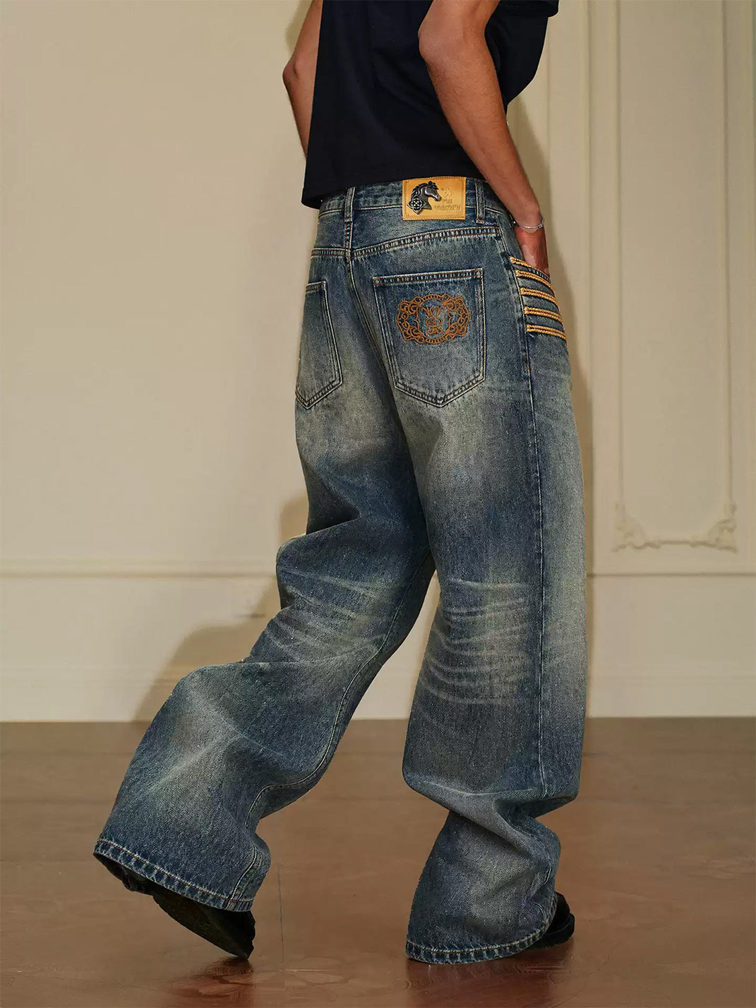 Knotted-Embroidery Whisker Jeans - View 3