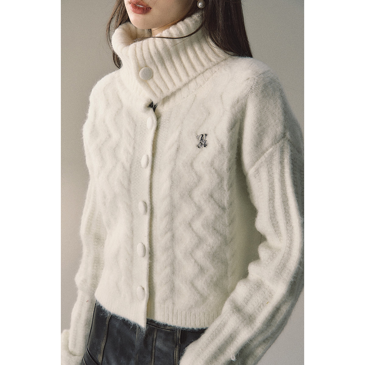 Elegant Ivory Wool Knit Sweater - chiclara