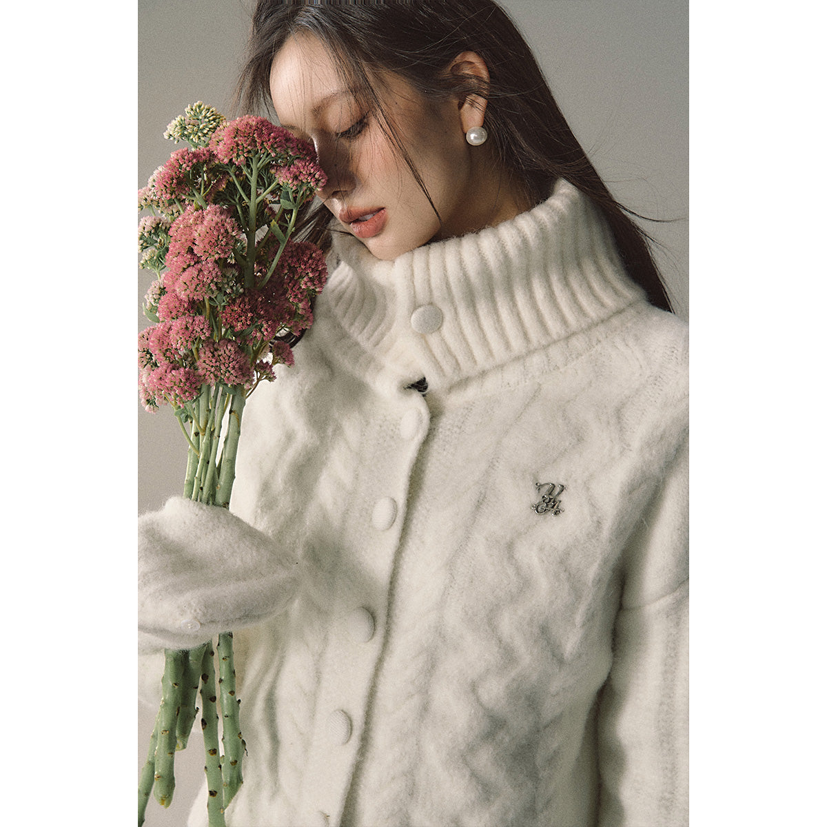 Elegant Ivory Wool Knit Sweater - chiclara