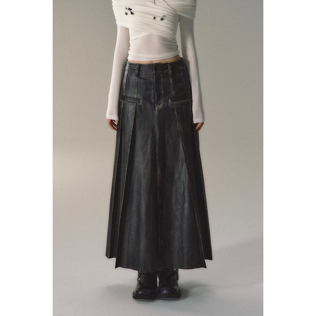 Black Leather Pleated Long Skirt - Brush-Off Elegance - chiclara
