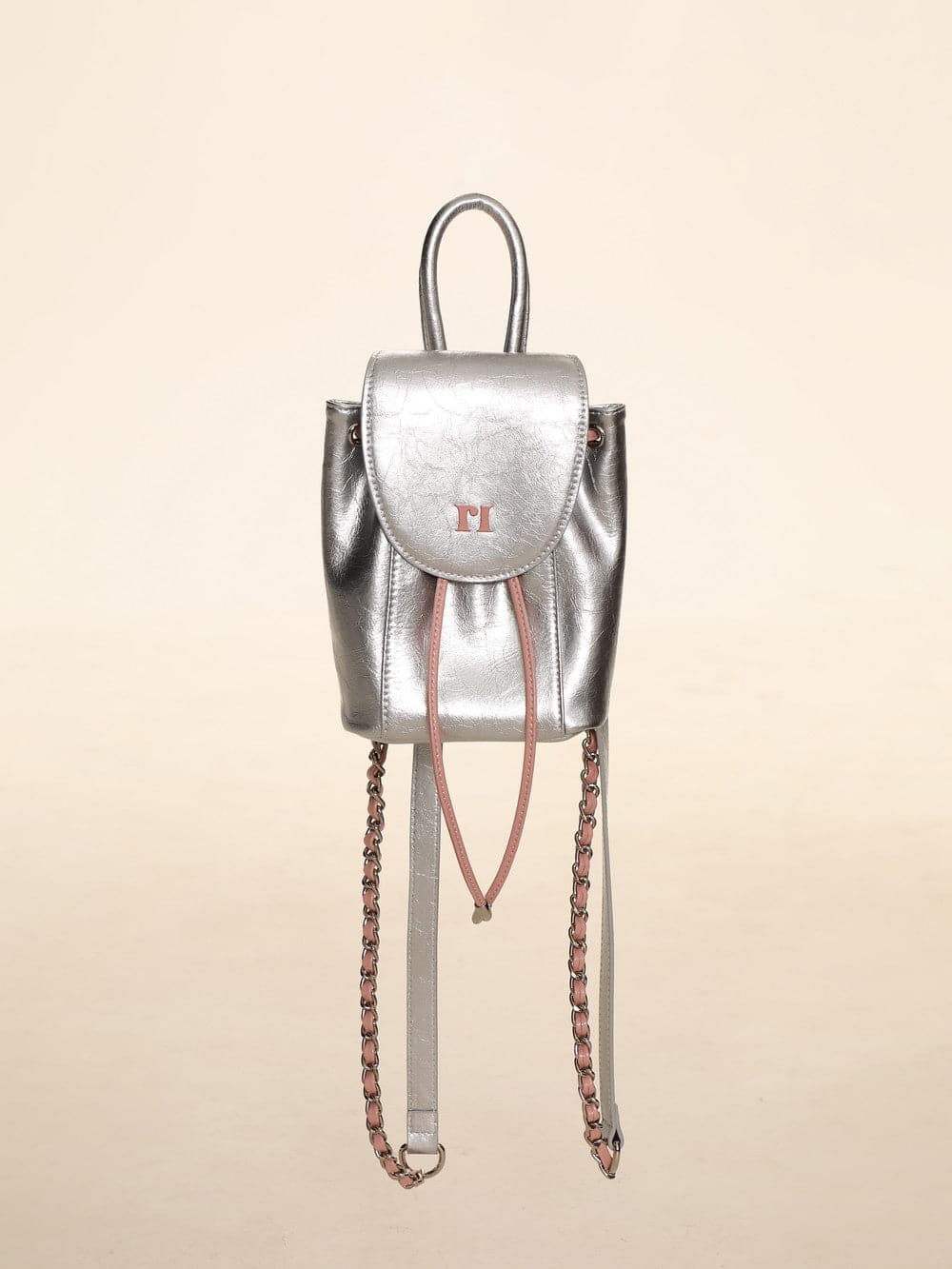 Sleek Metallic Travel Companion Bag - chiclara