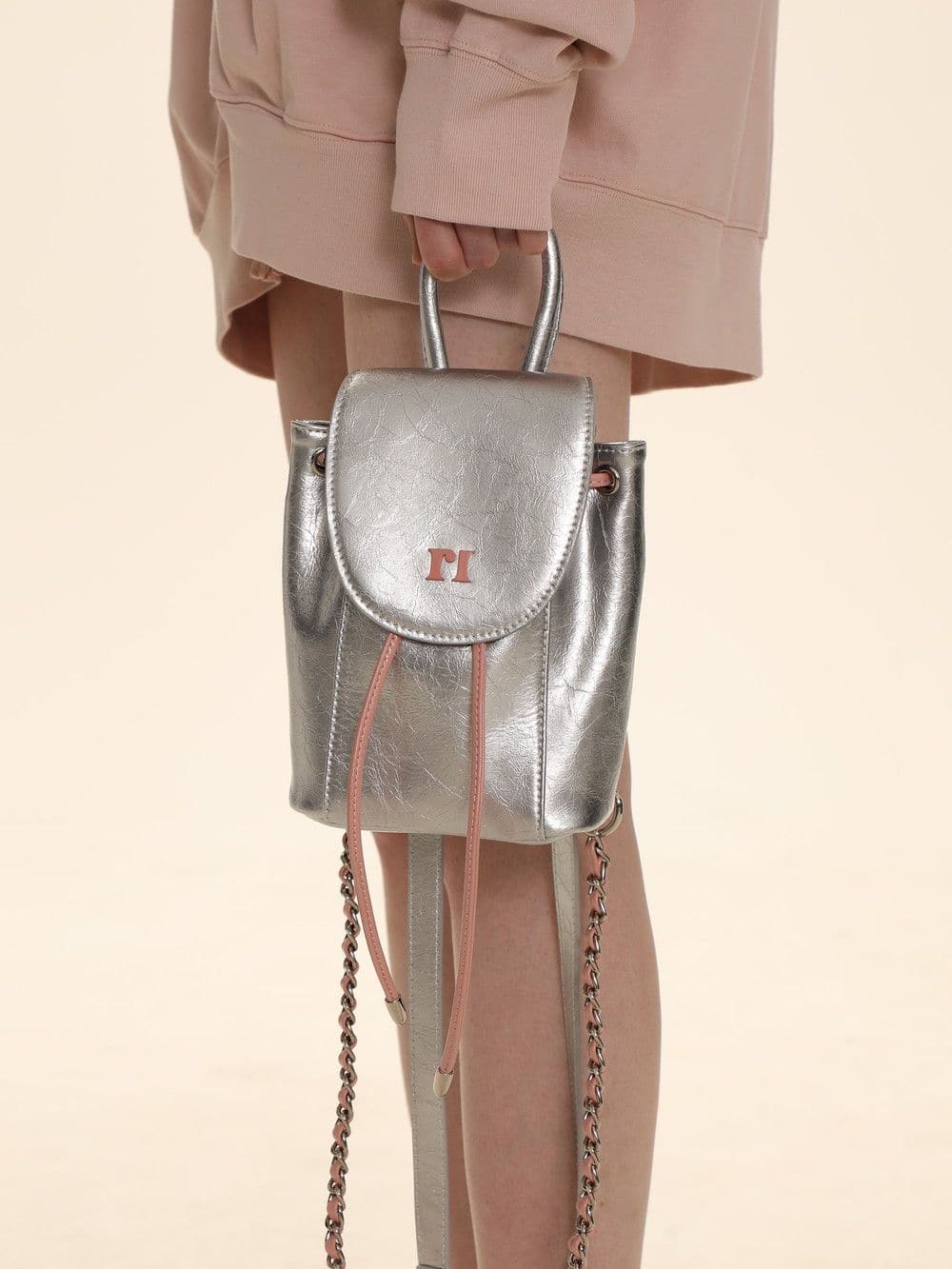 Sleek Metallic Travel Companion Bag - chiclara
