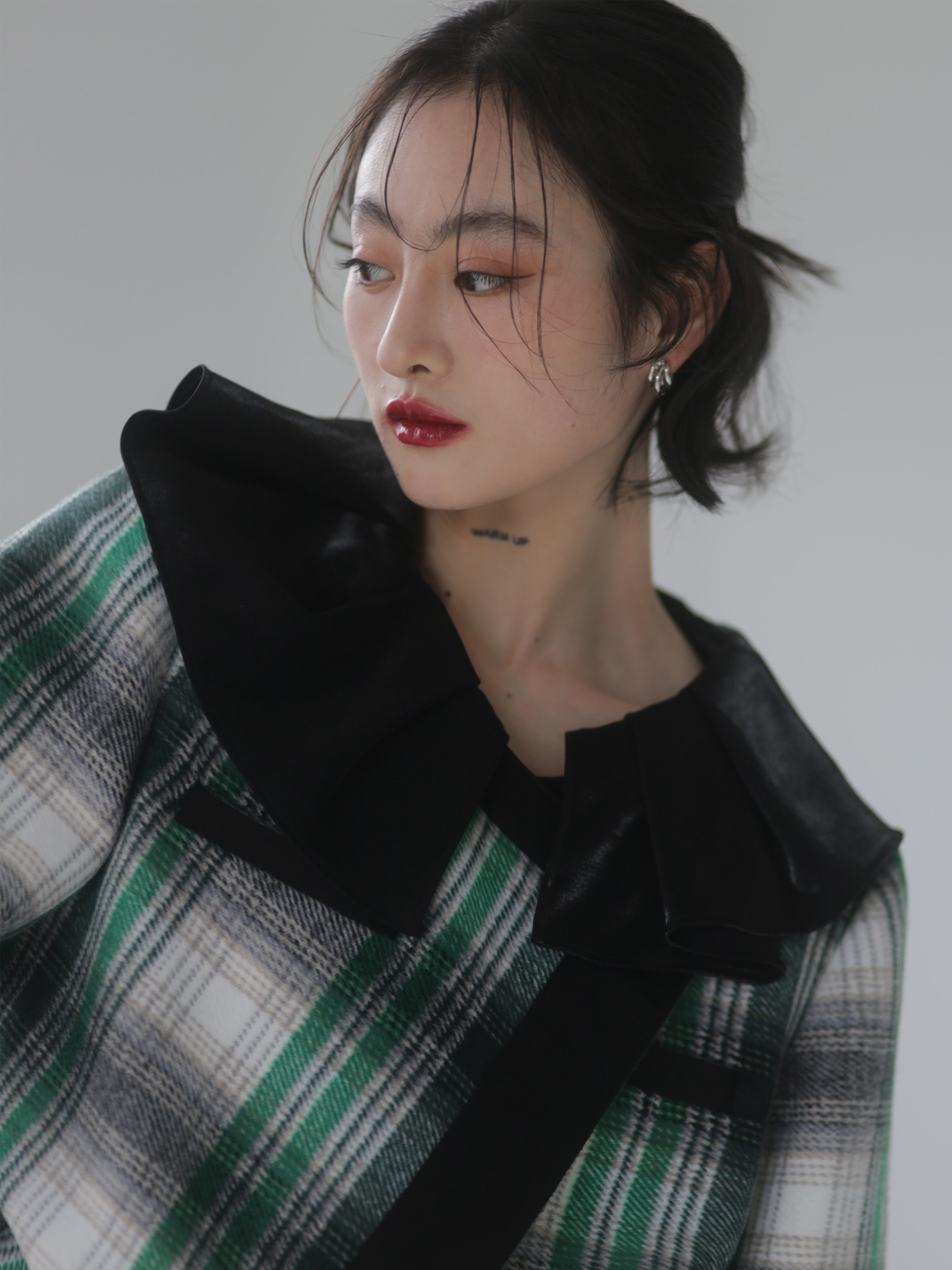 Elegant Plaid Wool Jacket With Lace Collar - chiclara