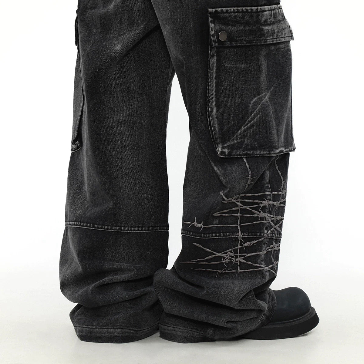 Rugged Explorer Multi-Pocket Jeans - chiclara